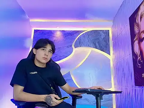 monky_0002 live cam on StripChat