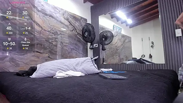 logan-wollf webcam