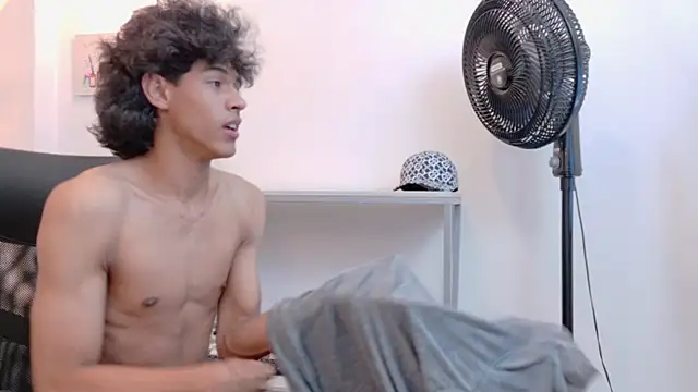 Zayn_Fox32 webcam