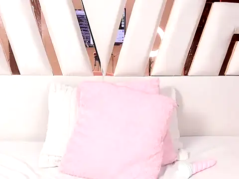 MiaKleinX webcam