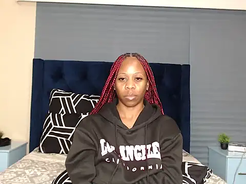 QUEENMANDYY webcam