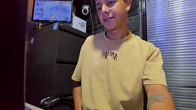 boy_bigcock24cm live cam on StripChat