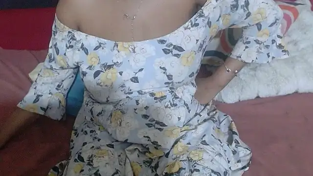 MaximTease24 webcam