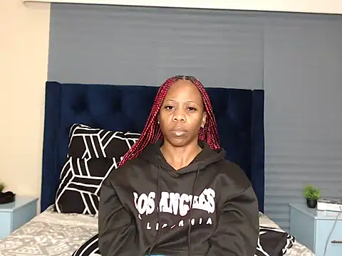 QUEENMANDYY webcam