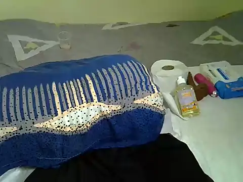 Pearl_petite webcam