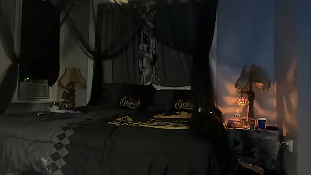 CoffeeNCreamHer webcam