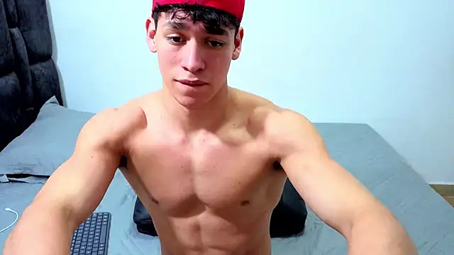 Luke_Muscle webcam