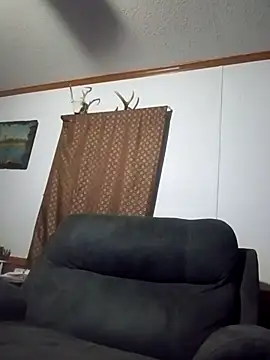 longerFellow live cam on StripChat