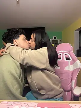 hotlatinocouple__ webcam
