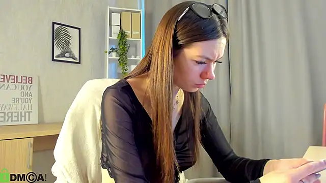 Nicole_Charm webcam