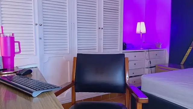 Adel_Nesbiit webcam