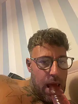 Newcastle_tattedfarmer webcam