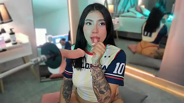 emy_williams webcam