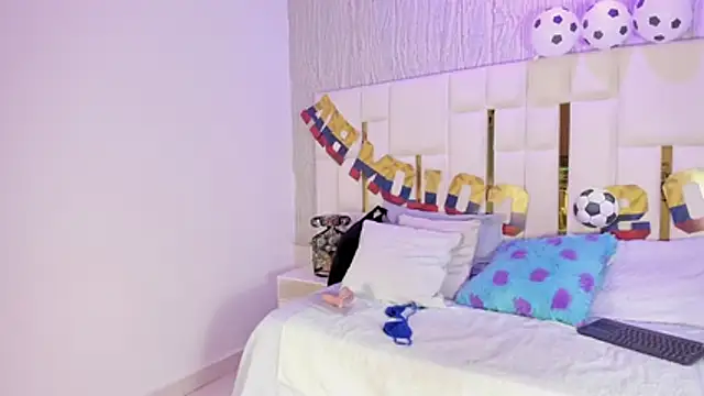 naughtymilfx_ webcam