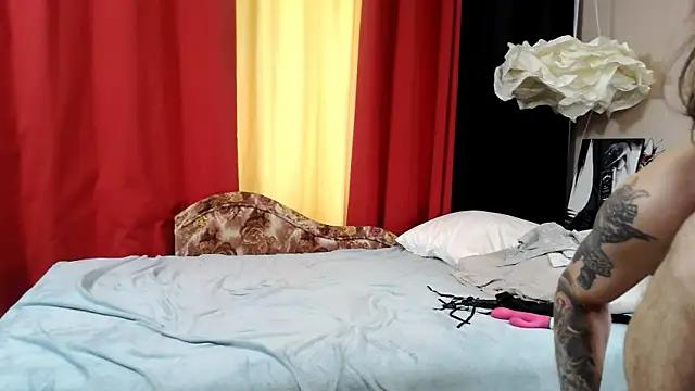 JinnAndJillian webcam