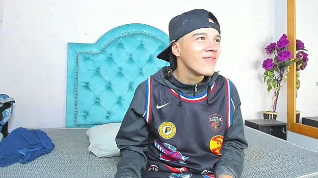 Charlie_Latino webcam