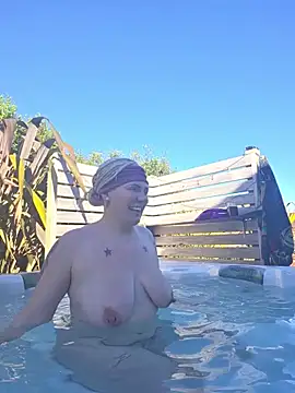 PinkTheHawk webcam