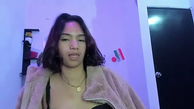 sapphire_brown20 live cam on StripChat