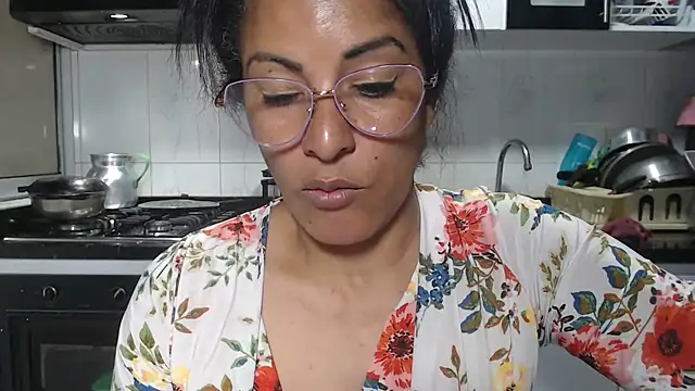 kateleyagrey live cam on StripChat