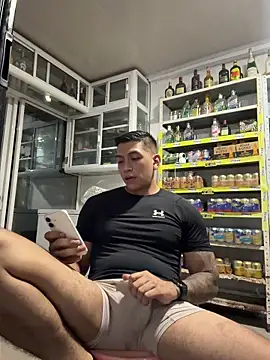 OliverWest04 live cam on StripChat
