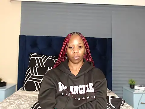 QUEENMANDYY webcam