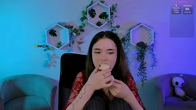 liana_kisses webcam