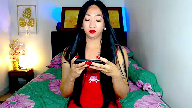 LovelyQueen69 webcam
