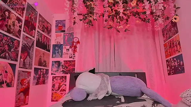 MissCurvyTop webcam