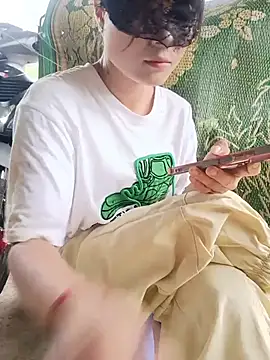 Linda-yiyi live cam on StripChat