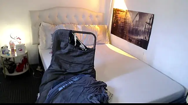 NinaDOM4CUM webcam