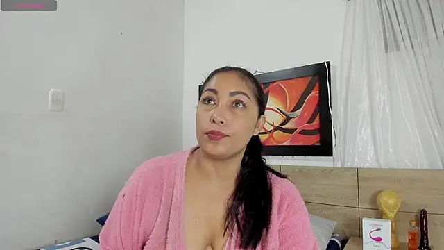 Lauralove_69 webcam