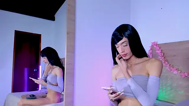 LaraRous live cam on StripChat