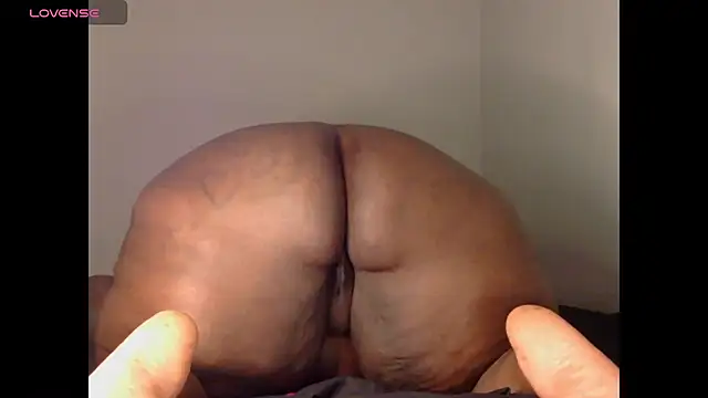 Thickkemzz41 live cam on StripChat