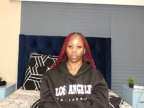 QUEENMANDYY webcam