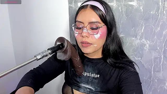 pocahontaslatinaa live cam on StripChat