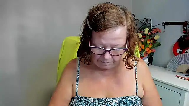 Adelewildx live cam on StripChat