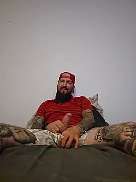 beardedtattood (Ask my age) - Naked in my bed 😈😈