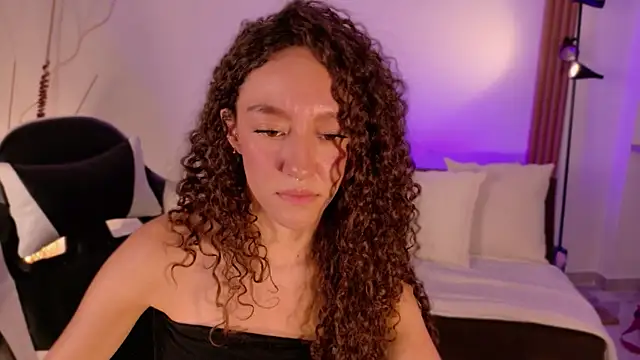 ChloeMoreti live cam on StripChat