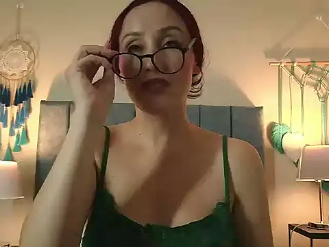 IberianMoonMK live cam on StripChat