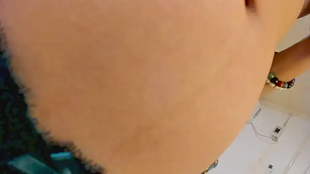 CraveMyCurves webcam
