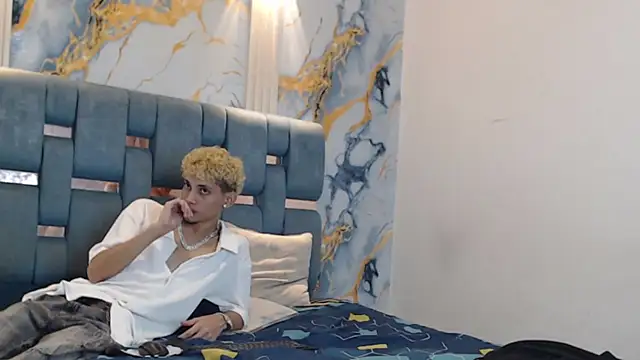 YOUNG_BOYS_HELL webcam