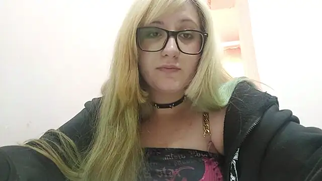 FeliniKatechini live cam on StripChat