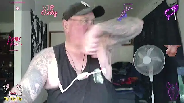 KINKYBLUEYES69 webcam