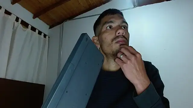 JohanyLatino webcam