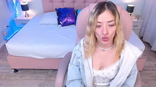 zoe_jones13 webcam