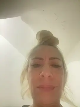 viktoria_davis_'s live room