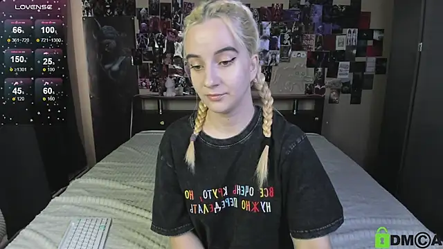 Naomi1Hinata webcam