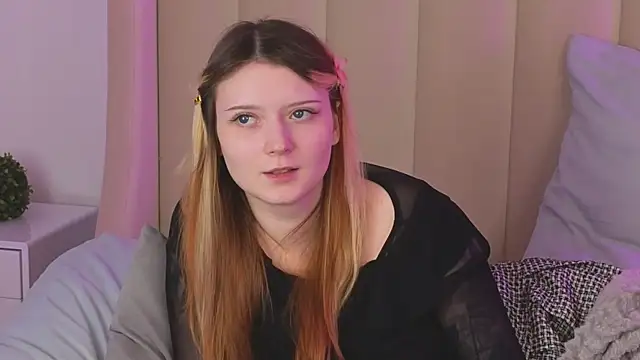 AlyssFrost webcam