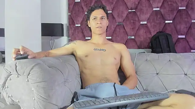 tonybenedetti - TonyBenedetti's free webcam - UK Sex Cams