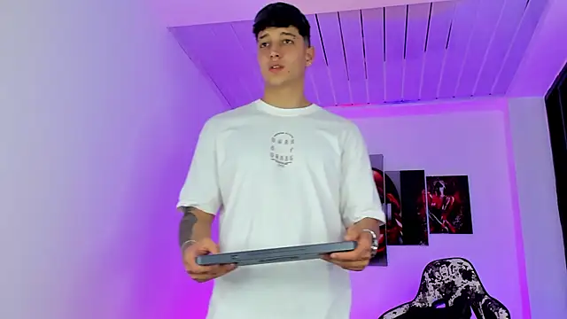 eithan_boy_ webcam
